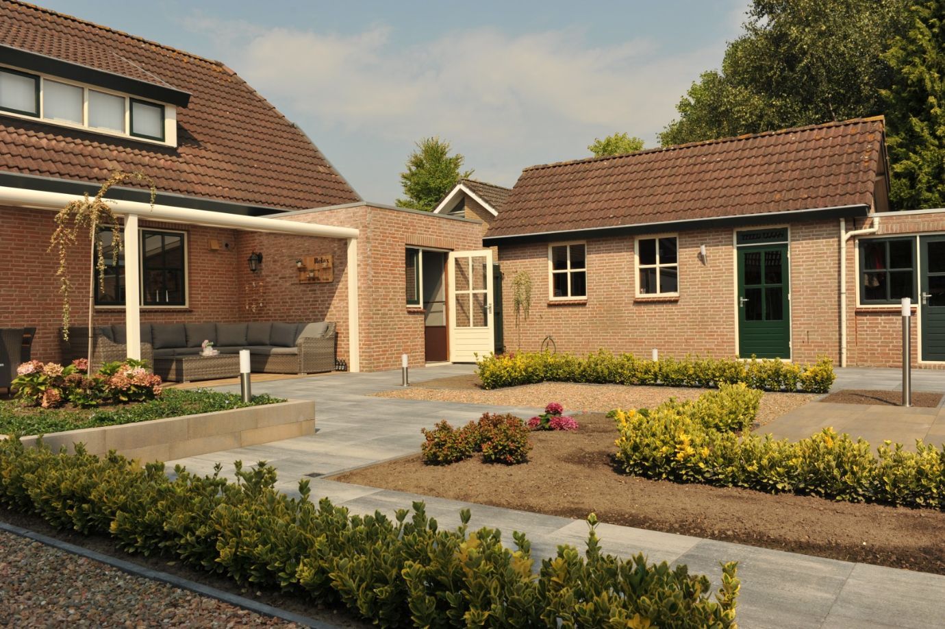 De voordelen van 60x60 tuintegels voor je tuinpad